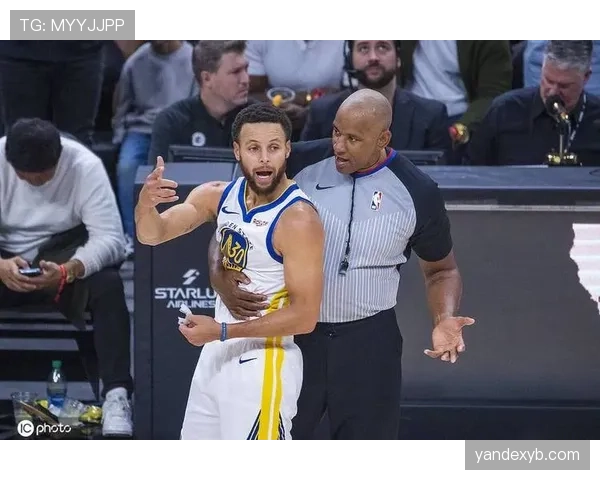 双方同时犯规怎么吹？NBA裁判现场判罚标准详解